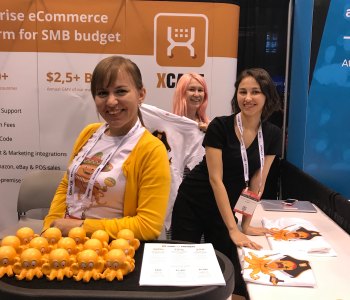 x-cart-girls-at-irce.jpg